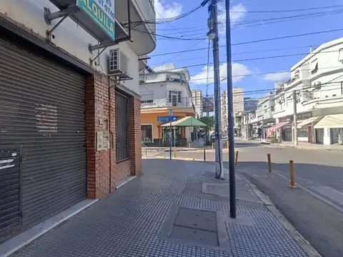 LOCAL COMERCIAL SOBRE AV LA PLATA