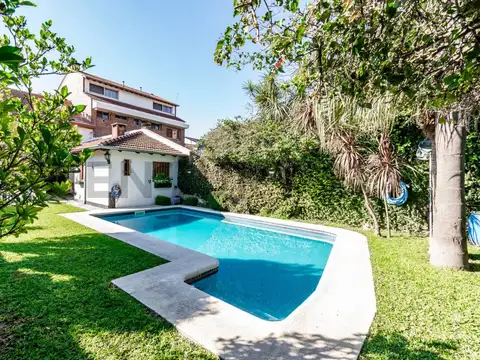 VENTA CASA OLIVOS JARDIN y PILETA