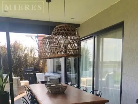 Casa en alquiler anual sin muebles, en el Barrio San Benito, Villanueva