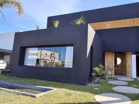 CASA EN VENTA- EL CANTON ISLAS- 7 AMBIENTES-PILETA-LAGUNA