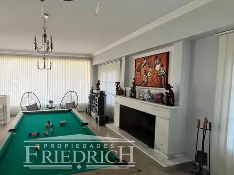 Casa en Venta con 8 cocheras