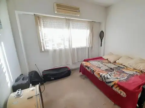 S.Martin(Ctro) - Espacioso Dpto. 4 amb al Frente , con excelente Balcón Terraza!