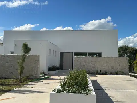 Venta. Casa A Estrenar. Sobre Lote de 1532 M2. Pinares Country Club