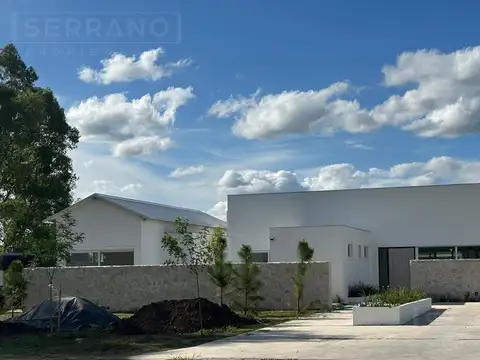 Venta. Casa A Estrenar 4 Ambientes. Sobre Lote de 1532 m2. Pinares Country Club