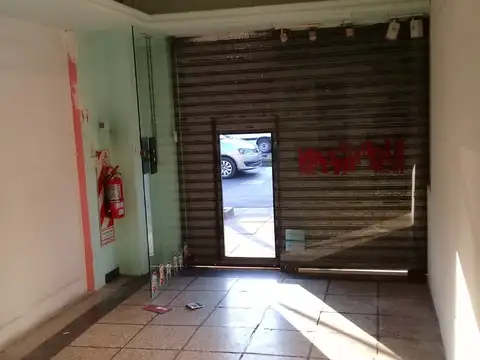 Local en Venta Via Púb.