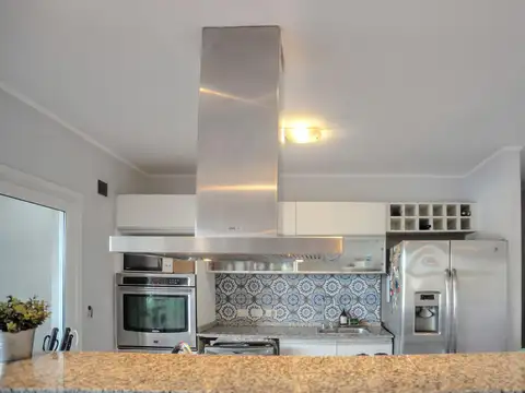 Casa 5 ambientes con 2 baños