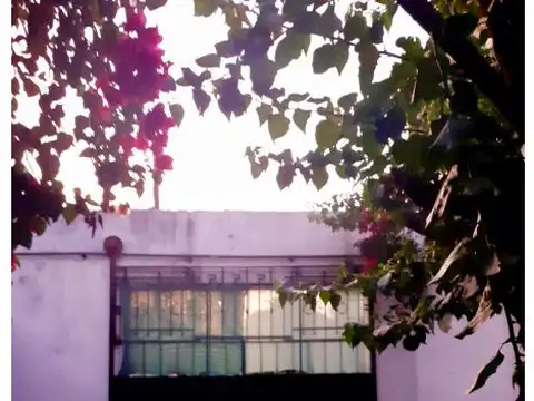 Venta Casa Rosario Dos Dormitorios Con Cochera y Terraza