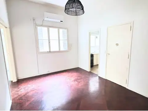 Depto de 3 Ambientes con Balcón Al Frente, 2do Piso X Escalera, Muy Luminoso