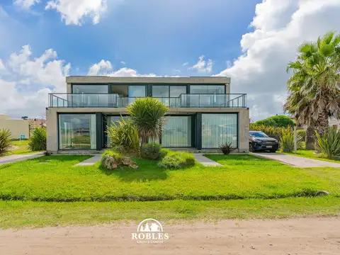 Dos duplex estilo moderno en La Caleta