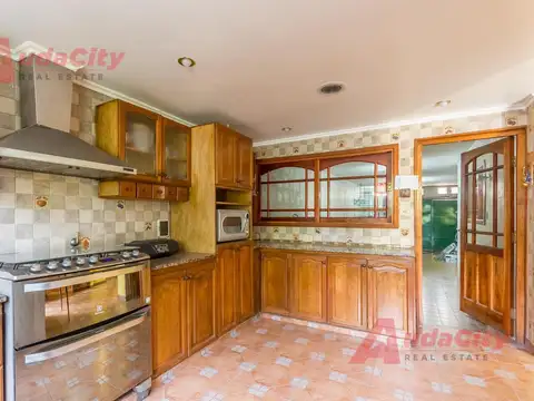 ALQUILER CASA 5 AMBIENTES EN CASTELAR