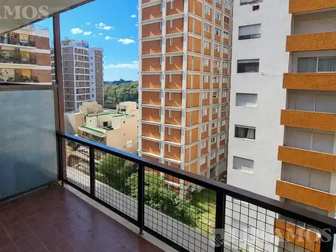 Alquiler - Departamento en Acassuso, recién refaccionado, con cochera y baulera