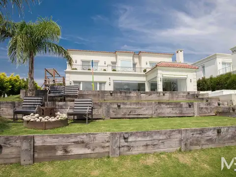 Casa al lago en venta en El Golf Nordelta