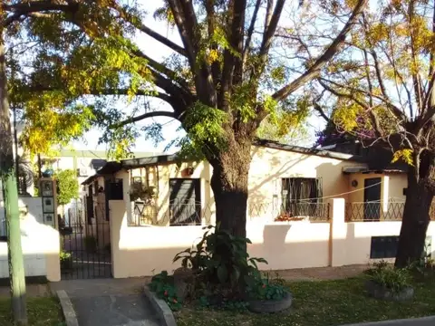 COMPLEJO DE 6 UNIDADES CON RENTA  