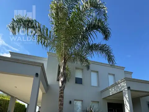 Casa en Venta con 1 cochera