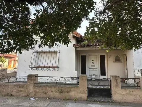 Casa 6 ambientes con 2 baños