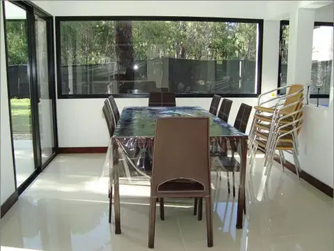 Casa 5 ambientes con 4 baños