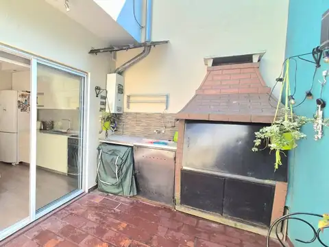 CASA 4 AMBIENTES EN VENTA MATADEROS CON COCHERA
