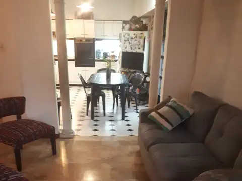 Casa 6 ambientes con 4 baños