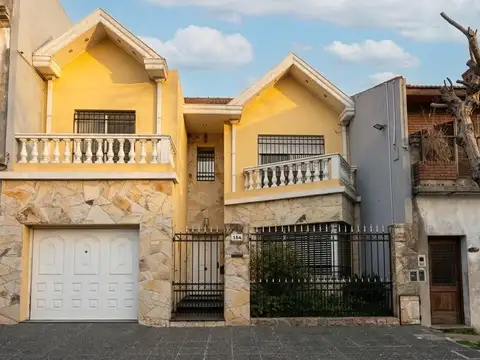 CASA 4 AMBIENTES AVELLANEDA  CON COCHERA, PARQUE, PISCINA Y QUINCHO