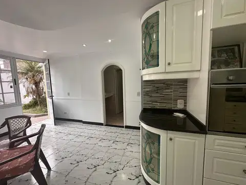 Casa 4 ambientes con 4 baños
