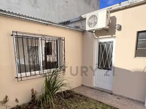 11 entre 38 y 39 300, Piso 0