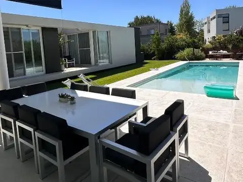 CASA EN VENTA TERRAVISTA 5 SUÍTES PLAYROOM FINANCIA PERMUTA