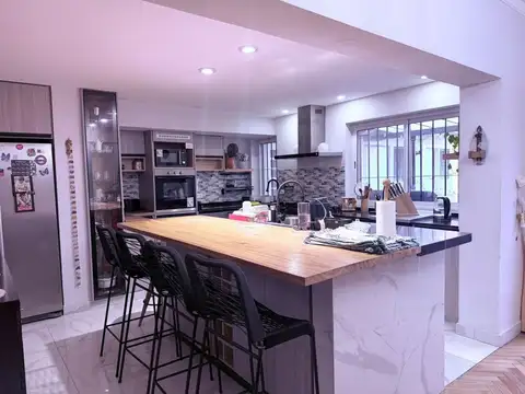 Casa 6 ambientes con 3 baños