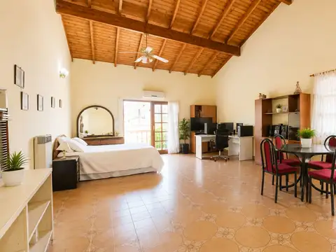 CASA 3 AMB CON COCHERA, QUINCHO + DEPTO + GALPÓN