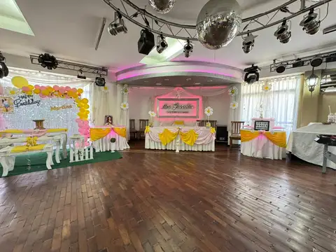 Salon en Alquiler en Merlo Norte