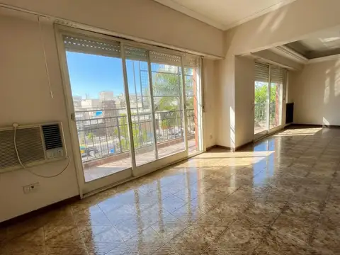 VENTA Departamento 4 Ambienes mas 2 cocheras en FLORESTA