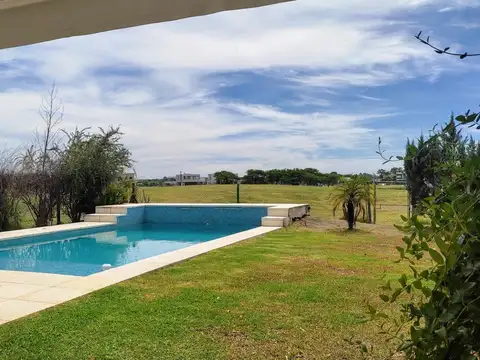 Casa 5 ambientes con 4 baños
