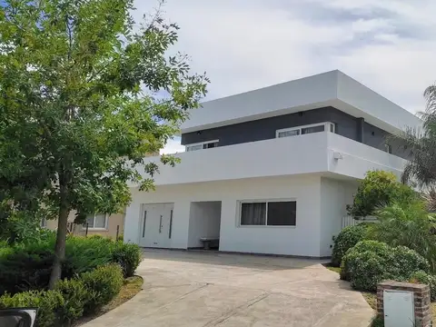 Casa sobre el Golf en venta con pileta, Golf, El Cantón