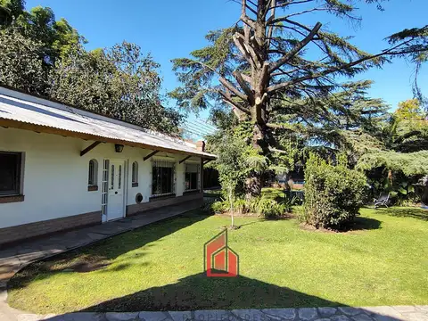 Quinta en Venta con Local Comercial