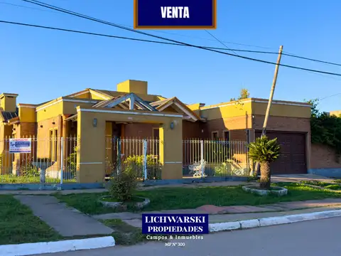 VENTA CASA CÉNTRICA CON PISCINA Y QUINCHO | General Pinedo, Chaco. | US$230.000