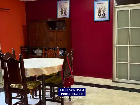 Casa 6 ambientes con 2 baños