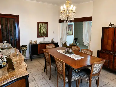 Casa 6 ambientes con 2 baños