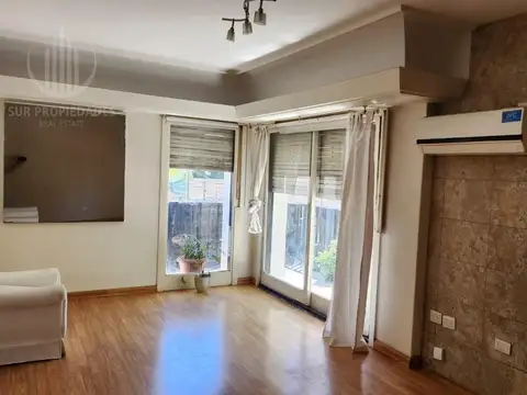 Departamento con balcón al frente  Miramar Zona 1