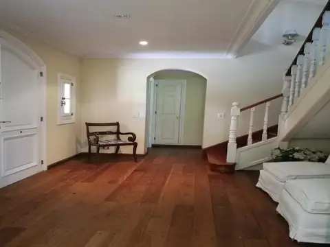 Casa en Venta con 3 cocheras