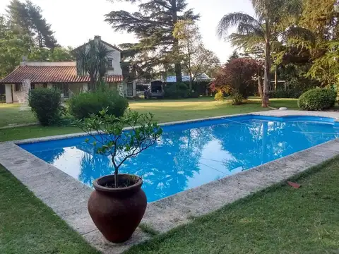 QUINTA CON PILETA Y QUINCHO EN VENTA EN LA REJA