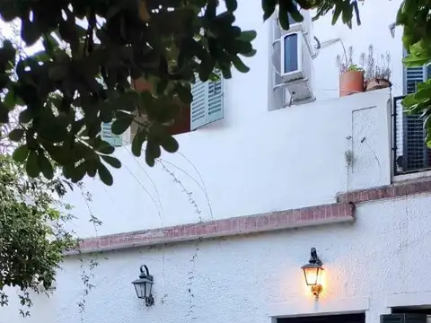 HERMOSO CHALET EN JOSE MARMOL-PERMUTA MENOR VALOR 