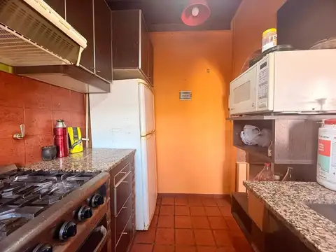 GALPON CON 2 VIVIENDAS A PASOS DE AV 25 DE MAYO
