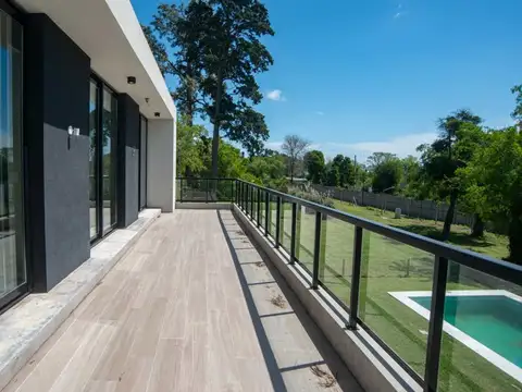 Casa 4 ambientes con 2 baños