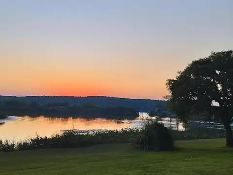 Casa en venta en Isla Santa Mónica. Quincho, parrilla, 4 dormitorios. Vistas al Rio.