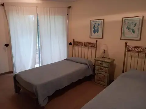 Casa en venta en Isla Santa Mónica. Quincho, parrilla, 4 dormitorios. Vistas al Rio.