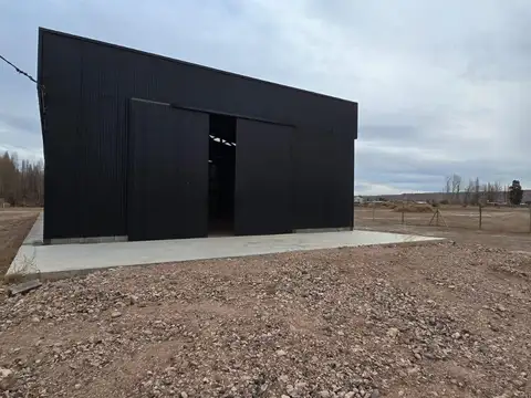 En Alquiler Galpón de 420m2 en lote de 3500m2 sobre calle Trenque Lauquen Neuquén