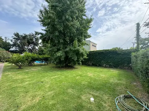 Excelente lote entre caminos en City Bell