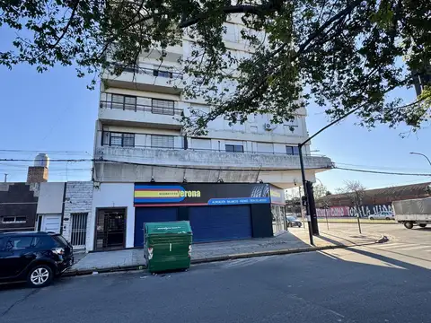 Venta. Departamento 2 dormitorios. apto crédito. Ventilación cruzada. Frente. Balcón.