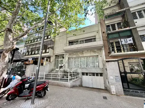 Importante propiedad en alquiler sobre Bv. Oroño 1400 Rosario – Ideal empresa o clínica