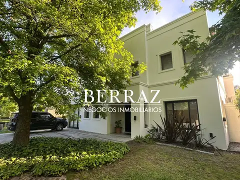 Casa Venta 3 Dormitorios La Delfina CC Lote de 775 m2 Pilar