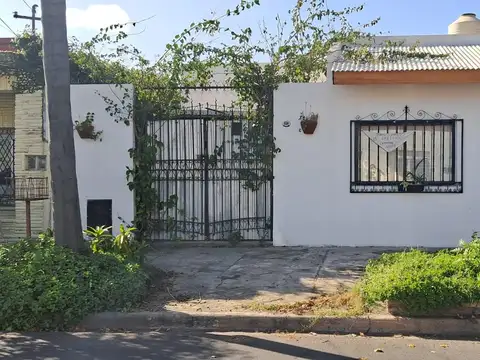 CASA dos ambientes con jardin y pileta